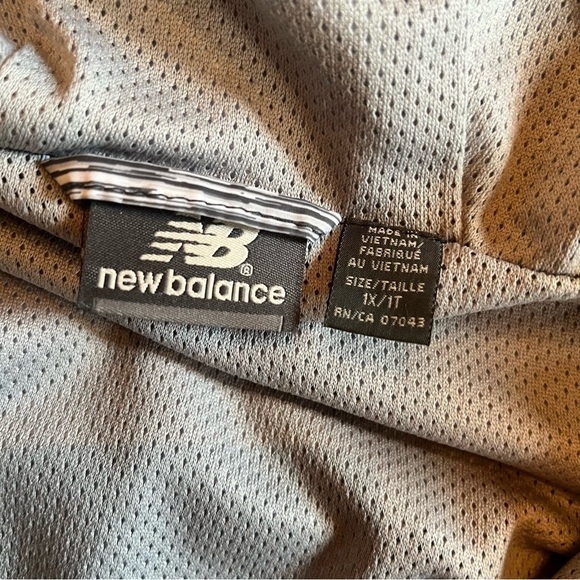 New Balance Lightweight Windbreaker Jacket Size 1X - Picture 7 of 9